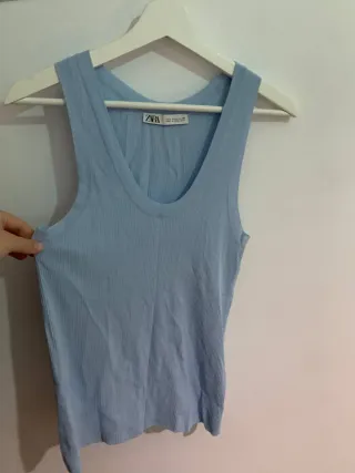 Camiseta Zara azul sin mangas