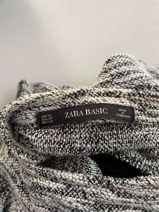 Minifalda Zara gris con volante Talla XS