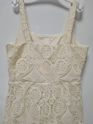 Mono corto de encaje beige