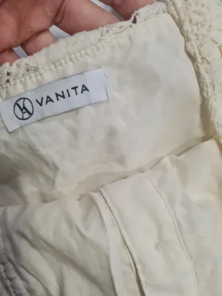 Mono corto de encaje beige