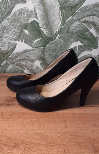 Zapatos de tacón J.HERMANDOS negros talla 40.