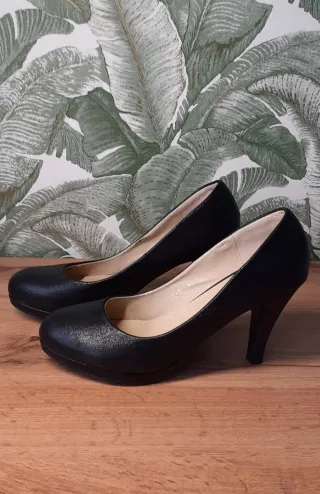 Zapatos de tacón J.HERMANDOS negros talla 40.