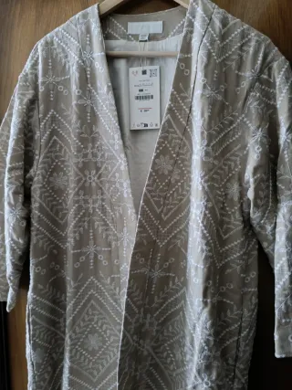 Abrigo Zara Beige Bordado Talla Xs/S.