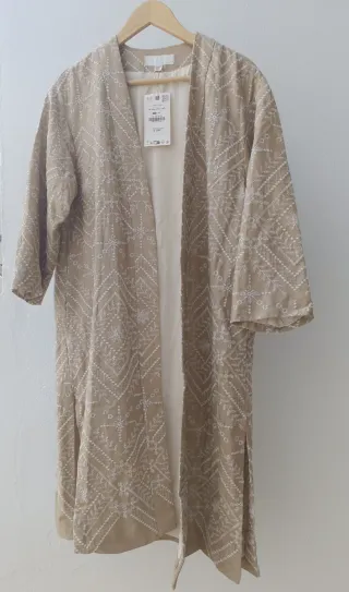 Abrigo Zara Beige Bordado Talla Xs/S.