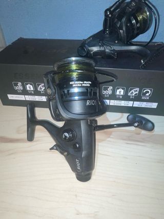 Carretes de pesca Riot Essence 6000