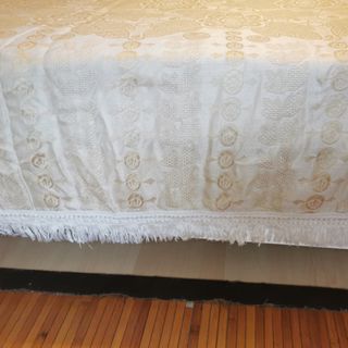 Manta beige con estampado floral