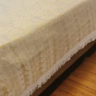 Manta beige con estampado floral