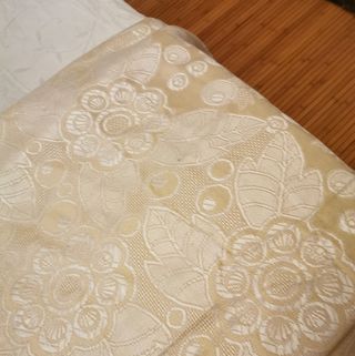 Manta beige con estampado floral