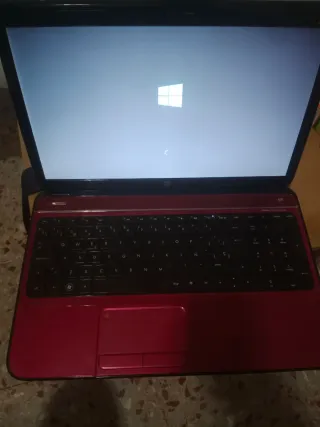 Portátil HP Rojo y Negro