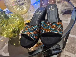 Zapatos negros con pedrería talla 36