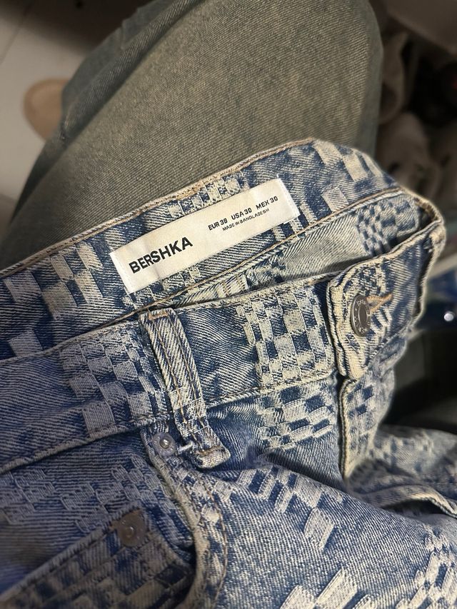 Pantalón vaquero ancho de cuadros azul y blanco