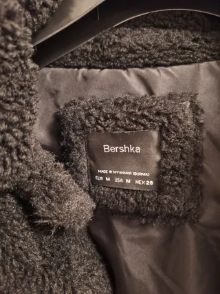 Chaqueta Bershka borreguito negra