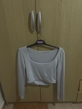 Top gris escote cuadrado manga larga