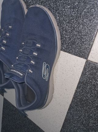 2 Zapatillas Skechers y una juma  de hombre 3- 50€