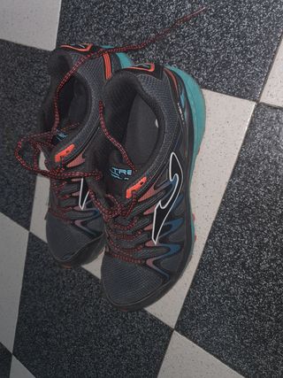 2 Zapatillas Skechers y una juma  de hombre 3- 50€