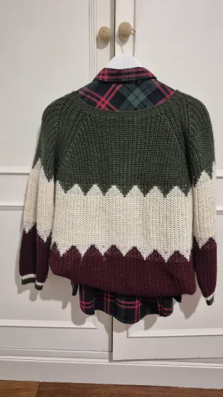 Jersey y camisa a cuadros