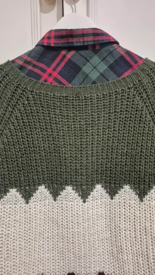 Jersey y camisa a cuadros