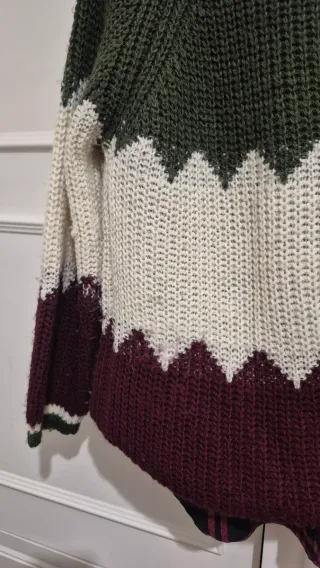 Jersey y camisa a cuadros