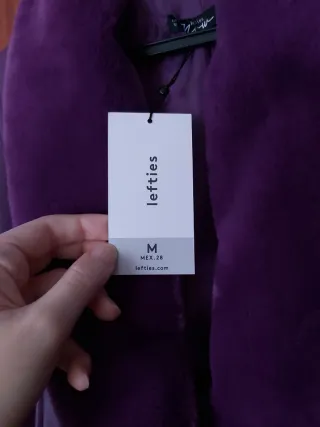 Abrigo Violeta con cuello Pelo