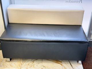 Sofá polipiel sala de espera ( necesita tapizar )