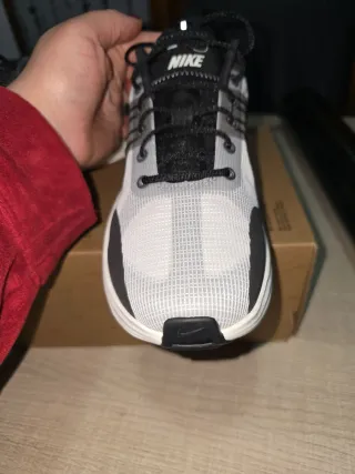 Zapatillas Nike lunares Grises y Blancas y negro