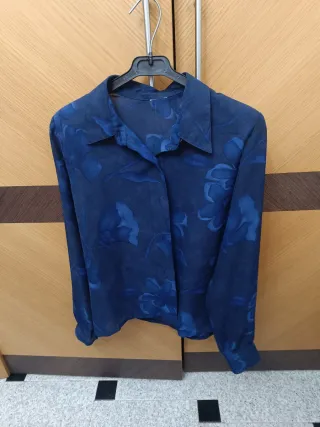 Camisa azul estampada