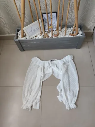 Blusa blanca manga larga volantes S