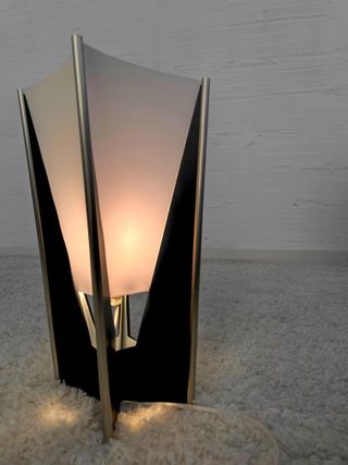 LÁMPARA DE MESA "STYLE". SAMUEL PARKER. 80s