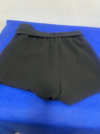 Falda corta negra con cinturón falda ahora