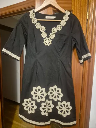 Vestido Ibicenco Negro con Flores Beige