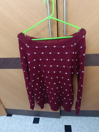 Jersey de lana rojo con puntos blancos