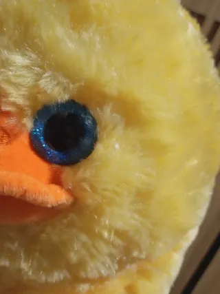 Peluche pollo amarillo ojos azules