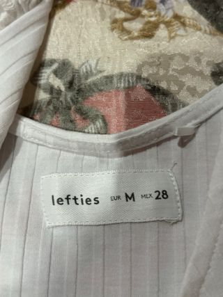 Body blanco con mangas de encaje