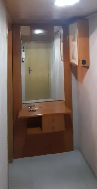 Ingresso con mobile e specchio