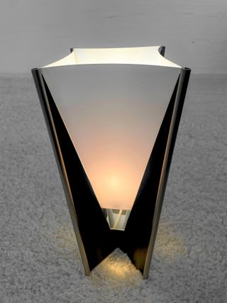 LÁMPARA DE MESA "STYLE". SAMUEL PARKER. 80s