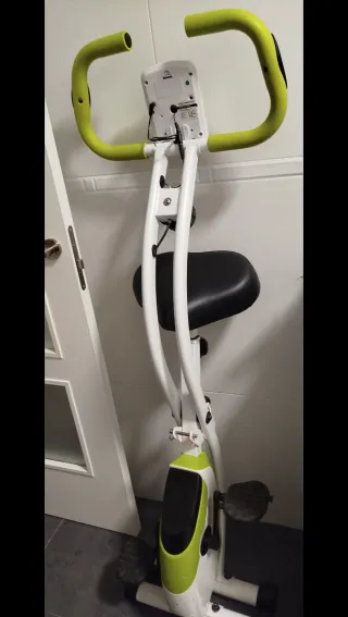 Bicicleta Estática Verde y Blanca