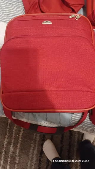 Juego Maleta Pequeña y Neceser Samsonite y Roncato