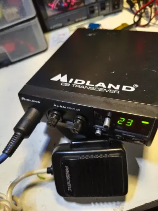 Midland ALAN 100 PLUS AM/FM CB Transceiver