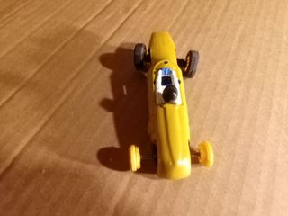 Coche Scalextric Cooper Amarillo