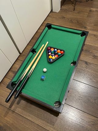 Mini mesa de billar con accesorios