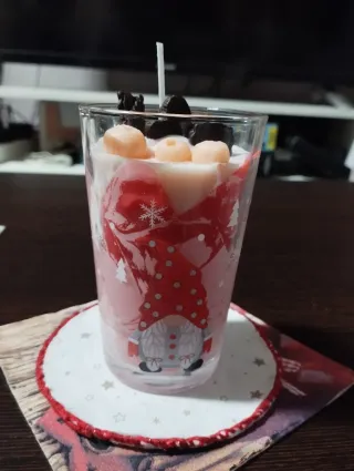 Vela aromática navideña con gnomo