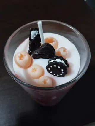 Vela aromática navideña con gnomo