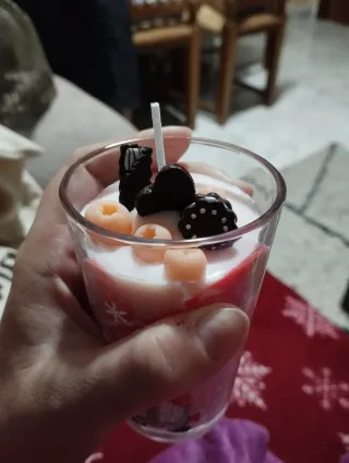 Vela aromática navideña con gnomo