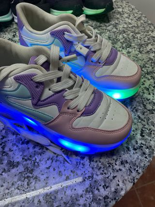 Zapatillas niña con ruedas y luces LED