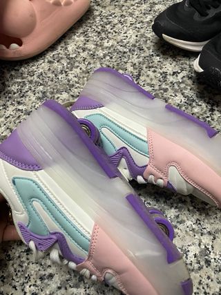 Zapatillas niña con ruedas y luces LED