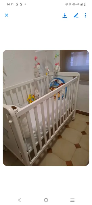 Cuna de bebé blanca