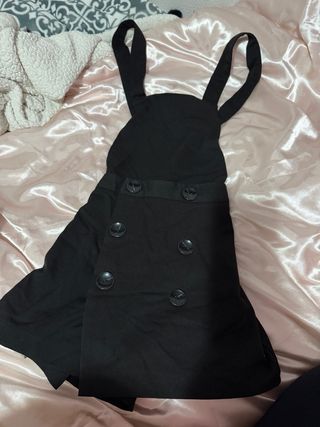 Mono peto negro con botones