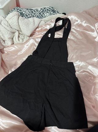 Mono peto negro con botones