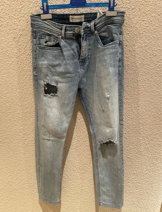 Pantalones vaqueros Bershka pitillo rotos Talla S