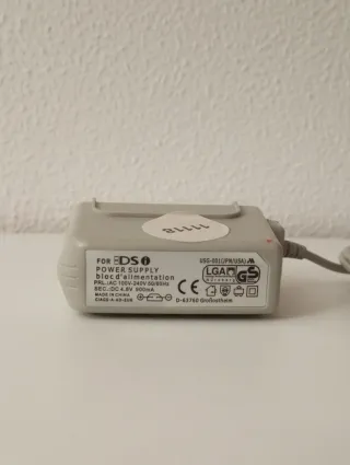 Cargador Nintendo 3DS Gris. No original.